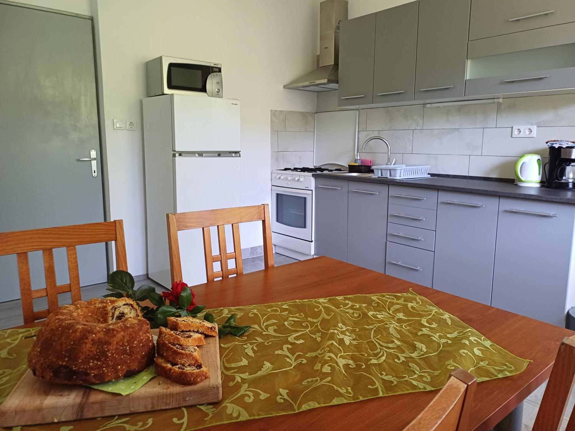 Apartma Ginga Osilnica ภายนอก รูปภาพ