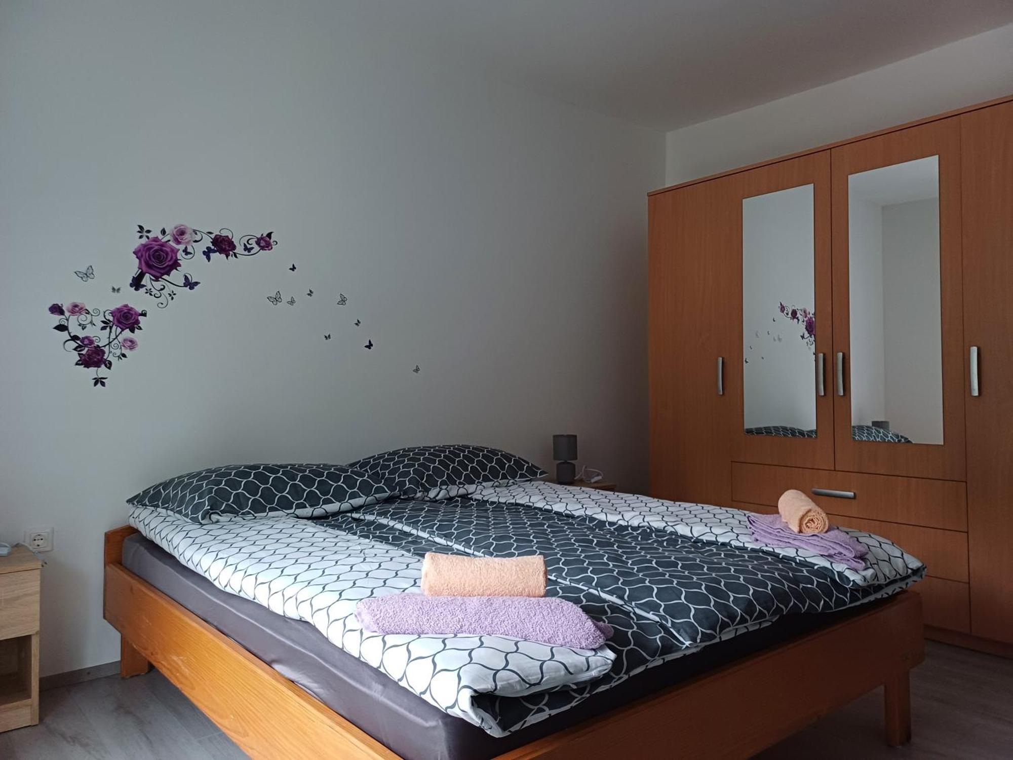 Apartma Ginga Osilnica ภายนอก รูปภาพ