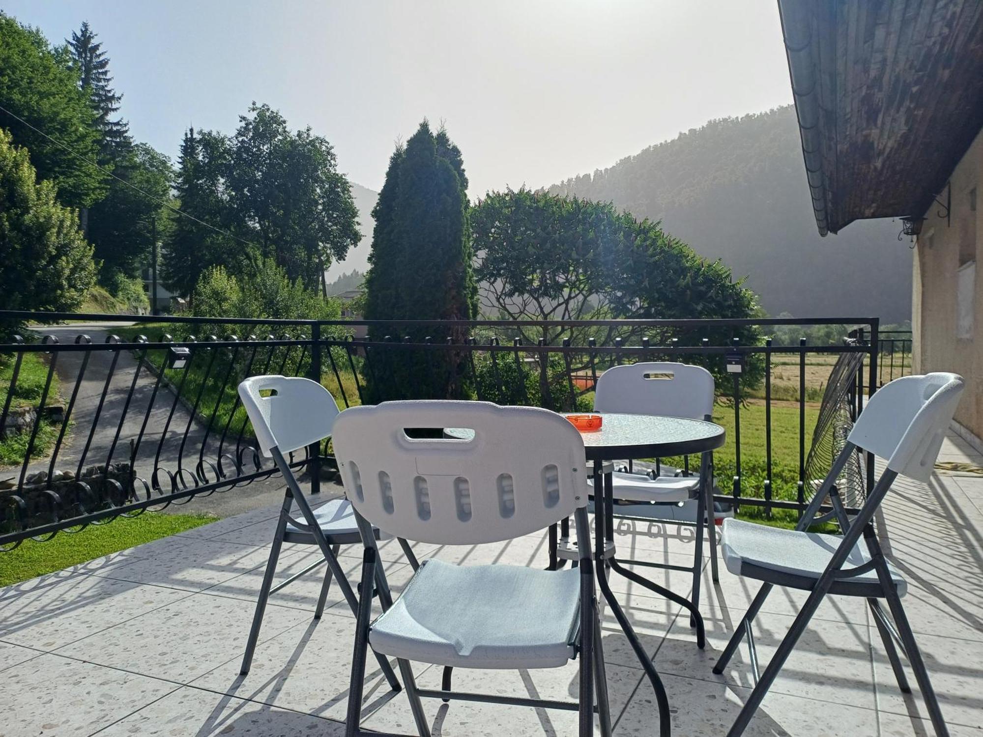 Apartma Ginga Osilnica ภายนอก รูปภาพ